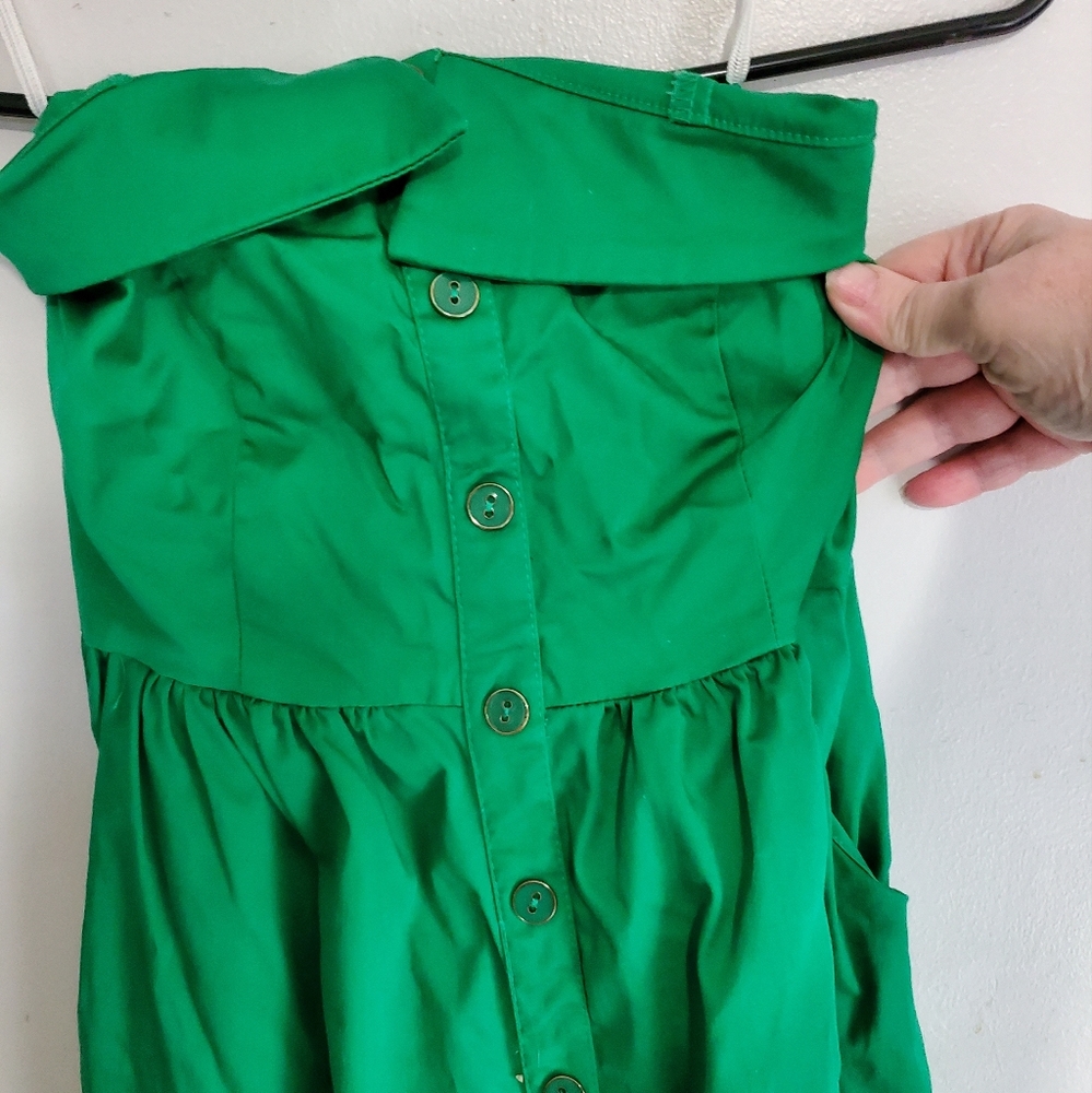 Paulnkc green sleeveless dress size med, has pockets and side Zipper with stretc